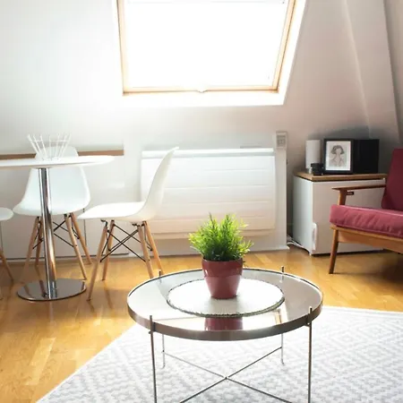 Hostnfly - Beautiful 650m From The Arc De Triomphe * Paris